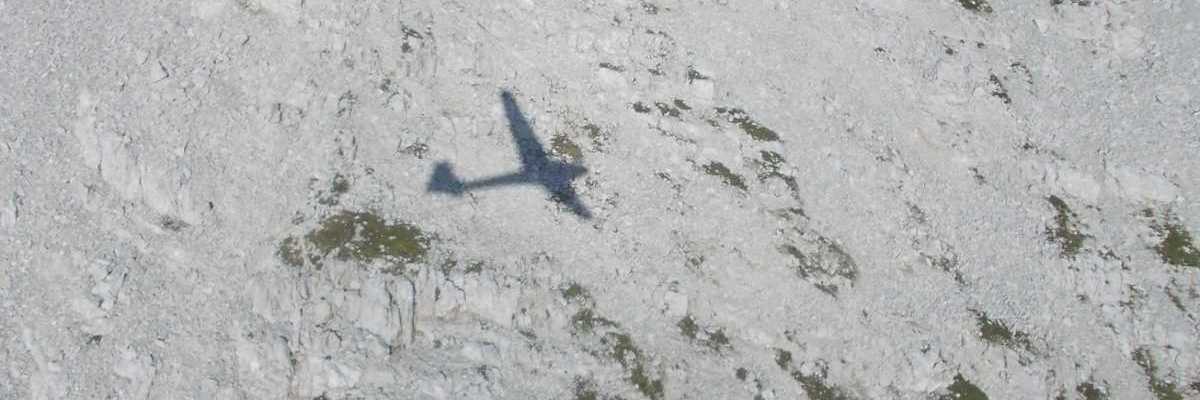 Flugwegposition um 15:50:22: Aufgenommen in der Nähe von Gemeinde Thaur, Thaur, Österreich in 2390 Meter